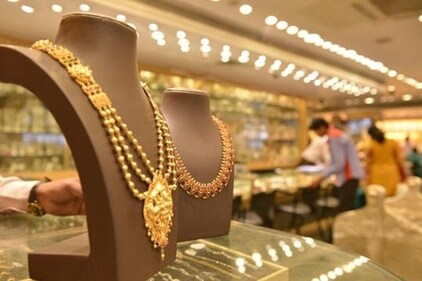 People flock to jewellery shops to buy necklaces, rings, and earrings. (HT File Photo) People flock to jewellery shops to buy necklaces, rings, and earrings. (HT File Photo)