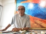 File photo of artist Akbar Padamsee at his residence at Prabhadevi. (Photo by Anshuman Poyrekar/ Hindustan Times) (Hindustan Times)