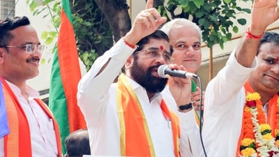 (On Friday, chief minister Eknath Shinde (centre) addressed an election rally in support of Mahayuti alliance candidate from Colaba, Rahul Narvekar (R).) (On Friday, chief minister Eknath Shinde (centre) addressed an election rally in support of Mahayuti alliance candidate from Colaba, Rahul Narvekar (R).)