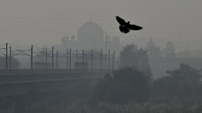 A view of Humayun’s Tomb engulfed in smog on Saturday morning. (RAJ K RAJ /HT PHOTO)