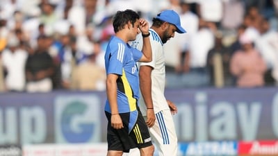 India's head coach Gautam Gambhir, left, and India's captain Rohit Sharma reacts after their lost against NZ. (AP Photo/Rafiq Maqbool) (AP)