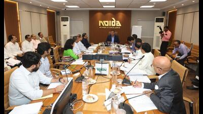Noida Authority chairman and UP chief secretary Manoj Kumar Singh at the meeting with the authority’s CEO Lokesh M and other officials on Saturday. (HT Photo) Noida Authority chairman and UP chief secretary Manoj Kumar Singh at the meeting with the authority’s CEO Lokesh M and other officials on Saturday. (HT Photo)