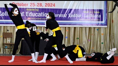 Students performing during youth festival at GHG Khalsa College in Ludhiana on Saturday. (HT Photo) Students performing during youth festival at GHG Khalsa College in Ludhiana on Saturday. (HT Photo)