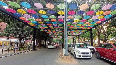 The Sector 17 plaza, which has been decorated with over 5.000 colourful hanging umbrellas. (SANT ARORA/HT) The Sector 17 plaza, which has been decorated with over 5.000 colourful hanging umbrellas. (SANT ARORA/HT)