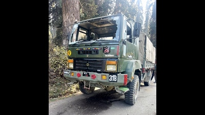 The broken windshield of an army vehicle that came under attack by terrorists at Butapathri in Baramulla on October 24, in Gulmarg on Saturday. (ANI) The broken windshield of an army vehicle that came under attack by terrorists at Butapathri in Baramulla on October 24, in Gulmarg on Saturday. (ANI)