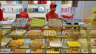 The health department has upped checking at sweet shops across the district amid spike in sale ahead of Diwali, in Ludhiana. (Manish/HT)