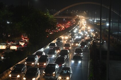 Traffic Jam at Barapullah near JLN Stadium in New Delhi, India, on Saturday, October 26, 2024. (Arvind Yadav/ Hindustan Times) Traffic Jam at Barapullah near JLN Stadium in New Delhi, India, on Saturday, October 26, 2024. (Arvind Yadav/ Hindustan Times)