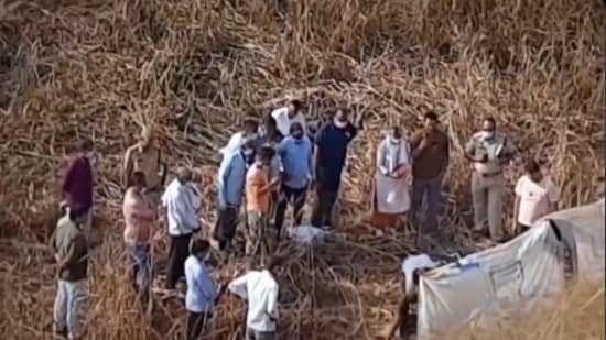 The victim's body was recovered from the pit in the abandoned area in Madina. (X)