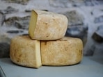 Robbers posed as distributors, stealing 22 tonnes of cheddar from London's Neal's Yard Dairy.
Robbers posed as distributors, stealing 22 tonnes of cheddar from London's Neal's Yard Dairy.