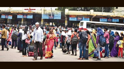 As per the Pune RTO, they have formed squads and started a special drive to check such tourist bus operations. (MAHENDRA KOLHE/ HT) As per the Pune RTO, they have formed squads and started a special drive to check such tourist bus operations. (MAHENDRA KOLHE/ HT)