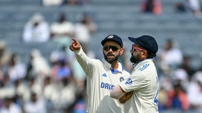 India's Virat Kohli talks with his captain Rohit Sharma (R) during the second day of the second Test cricket match between India and New Zealand at the Maharashtra Cricket Association Stadium in Pune on October 25, 2024. (Photo by Punit PARANJPE / AFP) / -- IMAGE RESTRICTED TO EDITORIAL USE - STRICTLY NO COMMERCIAL USE -- (AFP) India's Virat Kohli talks with his captain Rohit Sharma (R) during the second day of the second Test cricket match between India and New Zealand at the Maharashtra Cricket Association Stadium in Pune on October 25, 2024. (Photo by Punit PARANJPE / AFP) / -- IMAGE RESTRICTED TO EDITORIAL USE - STRICTLY NO COMMERCIAL USE -- (AFP)