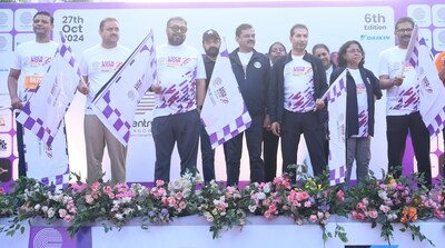 Lucknow Run being flagged off