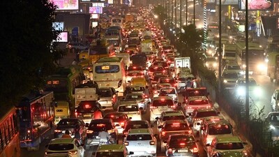 Massive traffic jam on Saturday on the first day of the Diljit Dosanjh concert (Arvind Yadav/ Hindustan Times) Massive traffic jam on Saturday on the first day of the Diljit Dosanjh concert (Arvind Yadav/ Hindustan Times)