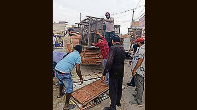 Joint teams of MC tehbazaari wing and health branch during a drive against illegal slaughterhouses around Buddha Nullah in Ludhiana on Sunday. (HT Photo)