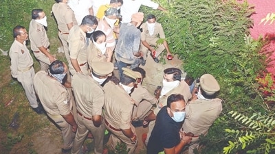 Officials exhuming the body near the residence of DM (HT) Officials exhuming the body near the residence of DM (HT)
