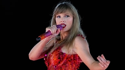 Taylor Swift surprised fans in New Orleans by performing with Sabrina Carpenter during her Eras Tour concert.
(Photo by CHANDAN KHANNA / AFP) (AFP) Taylor Swift surprised fans in New Orleans by performing with Sabrina Carpenter during her Eras Tour concert.
(Photo by CHANDAN KHANNA / AFP) (AFP)
