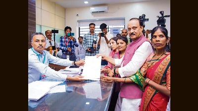 Ajit’s wife, Sunetra, and his sister performed an ‘aukshan’ ritual before he filed the form. (HT PHOTO) Ajit’s wife, Sunetra, and his sister performed an ‘aukshan’ ritual before he filed the form. (HT PHOTO)