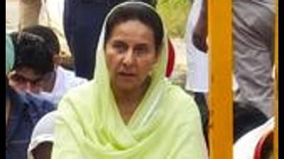 BJP leader Preneet Kaur at the grain market in Patiala on Monday. (PTI) BJP leader Preneet Kaur at the grain market in Patiala on Monday. (PTI)