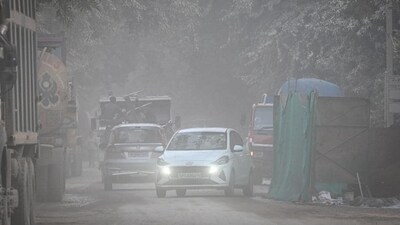 It was the first time this season that all three NCR cities experienced ‘very poor’ air quality. (HT Photo) It was the first time this season that all three NCR cities experienced ‘very poor’ air quality. (HT Photo)
