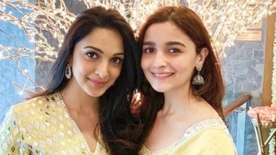 Throwback snap of Kiara Advani and Alia Bhatt twinning in yellow Throwback snap of Kiara Advani and Alia Bhatt twinning in yellow