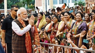 Prime Minister Narendra Modi being greeted by women BJP MPs and party workers during the 'Nari Shakti Vandan-Abhinandan Karyakram, a day after Parliament passed the women's reservation bill. (Hindustan Times) Prime Minister Narendra Modi being greeted by women BJP MPs and party workers during the 'Nari Shakti Vandan-Abhinandan Karyakram, a day after Parliament passed the women's reservation bill. (Hindustan Times)