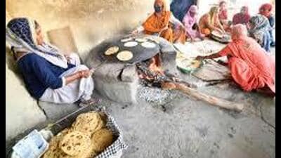Punjab finance minister Harpal Singh Cheema has also written a demi-official (DO) letter to the Centre recommending an increase in the salary of midday meal cooks from ₹600 to ₹2,000. (HT File) Punjab finance minister Harpal Singh Cheema has also written a demi-official (DO) letter to the Centre recommending an increase in the salary of midday meal cooks from ₹600 to ₹2,000. (HT File)