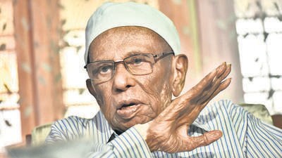 Retired justice KS Puttaswamy speaks during a press conference after the verdict of the Supreme Court on Aadhar card at his residence in Bengaluru, India, in September 2018. (Arijit Sen/HT Archive)
