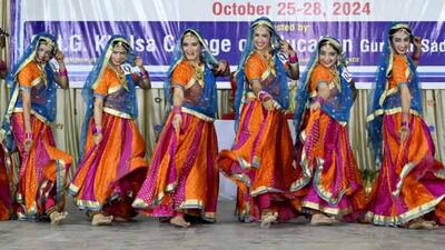 Students perform on last day of PU zonal youth festival at GHG College in Ludhiana on Monday. (Hindustan Times) Students perform on last day of PU zonal youth festival at GHG College in Ludhiana on Monday. (Hindustan Times)