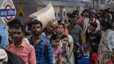 The Railway Protection Force (RPF) is using barricades and ropes to regulate the crowds at stations that cater to long-distance trains. (Satish Bate/ Hindustan Times) The Railway Protection Force (RPF) is using barricades and ropes to regulate the crowds at stations that cater to long-distance trains. (Satish Bate/ Hindustan Times)