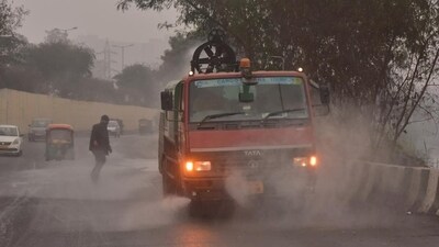 In Delhi's Pitampura, the air quality index figure stood at 167 on Monday. (HT Photo) In Delhi's Pitampura, the air quality index figure stood at 167 on Monday. (HT Photo)