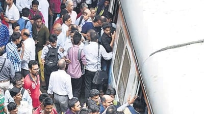 Commuters crowd at Bandra railway station. (Photo by Vijayanand Gupta/ Hindustan Times) (Hindustan Times)