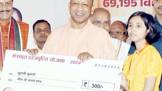 UP CM Yogi Adityanath handed over cheques worth ₹300 to Sanskrit students. (X)