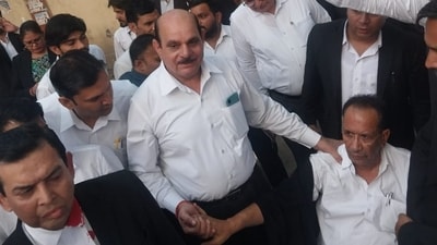A clash broke out at the Ghaziabad District Court over a case involving a Bar Association member. (X-@aviralsingh15) A clash broke out at the Ghaziabad District Court over a case involving a Bar Association member. (X-@aviralsingh15)