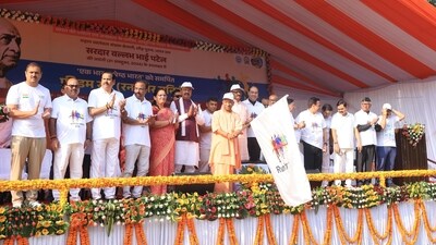 CM Yogi flags off ‘Run for Unity’ on Sardar Vallabhbhai Patel’s 150th birth anniversary (Sourced) CM Yogi flags off ‘Run for Unity’ on Sardar Vallabhbhai Patel’s 150th birth anniversary (Sourced)