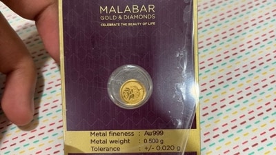 The customer posted a picture on X of the 0.5 gm gold coin he received. (X/@MohitJa30046159) The customer posted a picture on X of the 0.5 gm gold coin he received. (X/@MohitJa30046159)