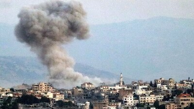 Smoke rises following an Israeli air strike on Khiam in southern Lebanon on October 29, 2024. (Photo by AFP) (AFP) Smoke rises following an Israeli air strike on Khiam in southern Lebanon on October 29, 2024. (Photo by AFP) (AFP)