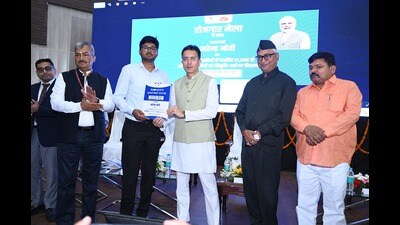 Minister Jitin Prasada at the rozgar mela in Lucknow on Tuesday. (HT Photo)