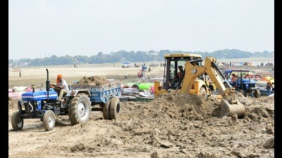 Preparations for the mahakumbh-2025 underway on the banks of Sangam in Prayagraj (HT File Photo)