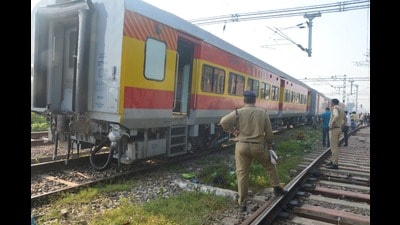 The derailed bogies in Pratapgarh. (HT Photo)