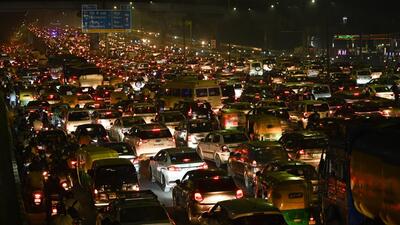 Traffic jam at Ghazipur. (Ajay Aggarwal/HT Photo) Traffic jam at Ghazipur. (Ajay Aggarwal/HT Photo)
