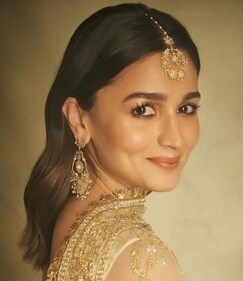 Like actor Alia Bhatt, opt for gold jewellery with floral patterns (Photo: Instagram) Like actor Alia Bhatt, opt for gold jewellery with floral patterns (Photo: Instagram)