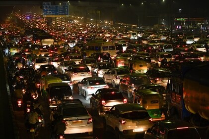 New Delhi, India - Oct. 29, 2024: Massive traffic Jam on the occasion of Dhanteras at Ghazipur, in East Delhi, India, on Tuesday, October 29, 2024. (Photo by Ajay Aggarwal/ Hindustan Times) (Hindustan Times) New Delhi, India - Oct. 29, 2024: Massive traffic Jam on the occasion of Dhanteras at Ghazipur, in East Delhi, India, on Tuesday, October 29, 2024. (Photo by Ajay Aggarwal/ Hindustan Times) (Hindustan Times)