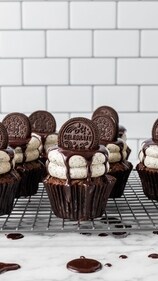 Cookies and cream chocolate cupcakes (instagram)