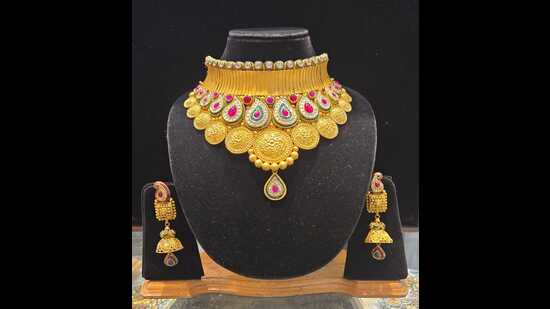 A Kundan-studded necklace worth ₹18 lakh was among the most expensive purchases in Lucknow on Dhanteras. (Sourced)