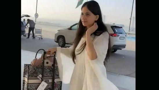 Jaya Kishori was filmed carrying a Dior bag worth over ₹2 lakh.