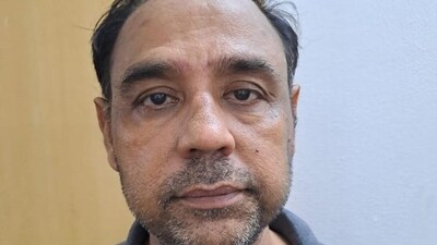 Jobless Saudi returnee arrested for sending threat message to Salman, Zeeshan Jobless Saudi returnee arrested for sending threat message to Salman, Zeeshan