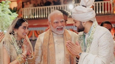 PM Modi attended the wedding of Savji Dholakia's son, Dravya Dholakia (Instagram/@savjidholakia) PM Modi attended the wedding of Savji Dholakia's son, Dravya Dholakia (Instagram/@savjidholakia)