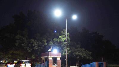 A GMDA official said that these smart and connected lights will automatically allow dimming during less traffic hours, and will also come with individual operational activity. In case of any malfunction or instance of vandalism, an alarm will also be raised to support quick detection and redressal of any issue, the officials added. (HT Archive) A GMDA official said that these smart and connected lights will automatically allow dimming during less traffic hours, and will also come with individual operational activity. In case of any malfunction or instance of vandalism, an alarm will also be raised to support quick detection and redressal of any issue, the officials added. (HT Archive)