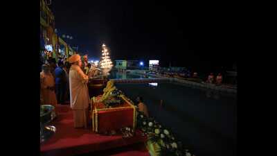 Chief minister Yogi Adityanath performing Saryu Arti in Ayodhya on Wednesday. (Deepak Gupta/HT) Chief minister Yogi Adityanath performing Saryu Arti in Ayodhya on Wednesday. (Deepak Gupta/HT)