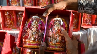 Diwali 2024: Buying Maa Lakshmi and Lord Ganesha's idols on Diwali is considered auspicious. (Sunil Ghosh / Hindustan Times) Diwali 2024: Buying Maa Lakshmi and Lord Ganesha's idols on Diwali is considered auspicious. (Sunil Ghosh / Hindustan Times)